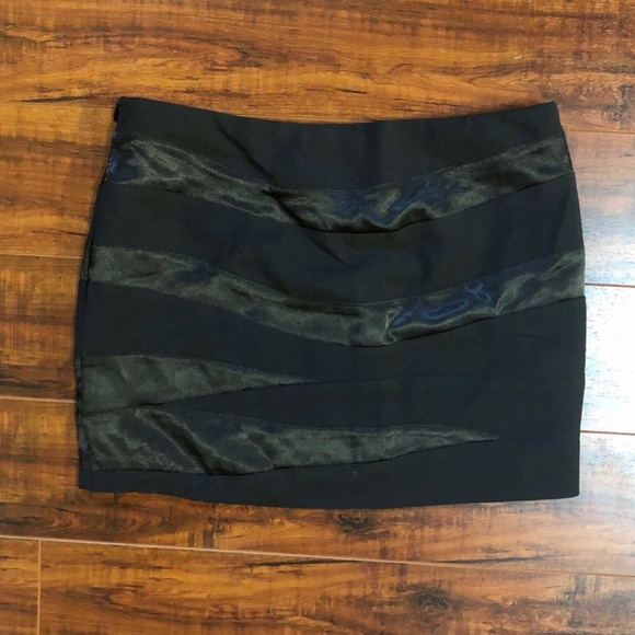 GUESS sz 25 Black Satin Strips Accent MINI skirt - Picture 2 of 6